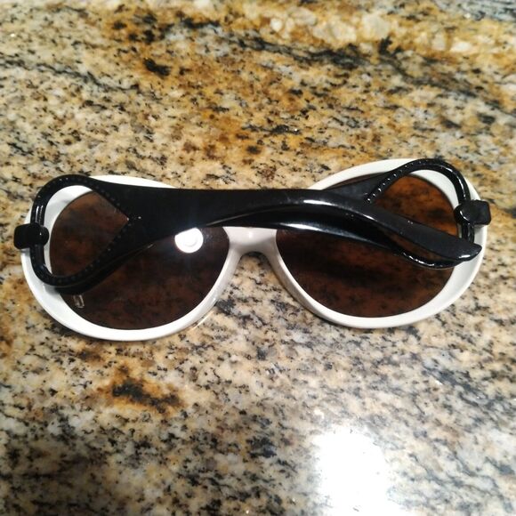 Womens Sunglass Oval White Silver Plastic Amber Lens CUTE!! main image 7